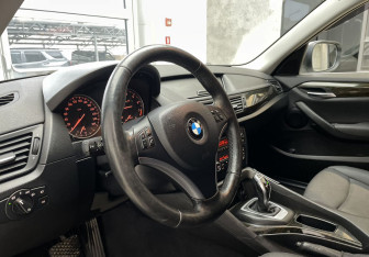 Подержанный автомобиль BMW X1 2012 года (8 фото)