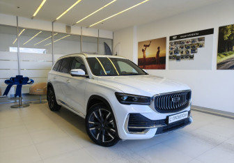 Подержанный автомобиль Geely Monjaro 2023 года (3 фото)