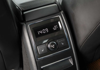 Подержанный автомобиль Skoda Superb Wagon 2012 года (17 фото)