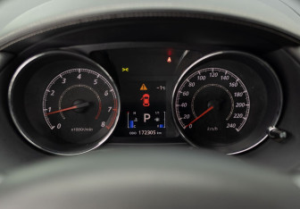 Подержанный автомобиль Peugeot 4007 2012 года (13 фото)