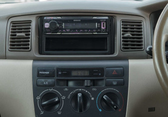 Подержанный автомобиль Toyota Corolla Sedan 2001 года (13 фото)