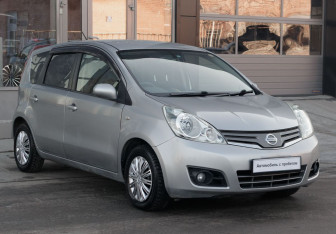 Подержанный автомобиль Nissan Note 2008 года (3 фото)
