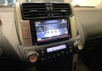 Подержанный автомобиль Toyota Land Cruiser Prado 2011 года (14 фото)