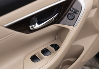 Подержанный автомобиль Nissan Teana 2014 года (17 фото)