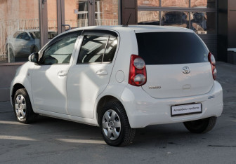 Подержанный автомобиль Toyota Passo 2012 года (7 фото)