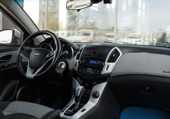 Подержанный автомобиль Chevrolet Cruze Hatchback 2014 года (10 фото)