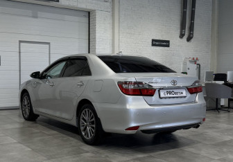 Подержанный автомобиль Toyota Camry Sedan 2017 года (5 фото)