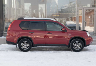 Подержанный автомобиль Nissan X-Trail 2010 года (4 фото)