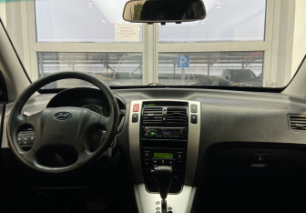 Подержанный автомобиль Hyundai Tucson 2007 года (11 фото)