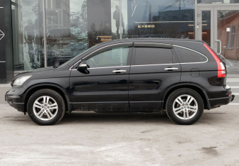 Подержанный автомобиль Honda CR-V 2011 года (8 фото)