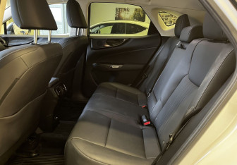 Подержанный автомобиль Lexus NX 2021 года (13 фото)