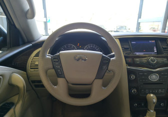 Подержанный автомобиль Infiniti QX56 2012 года (9 фото)