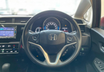 Подержанный автомобиль Honda Fit 2018 года (15 фото)