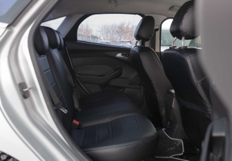 Подержанный автомобиль Ford Focus Sedan 2012 года (18 фото)