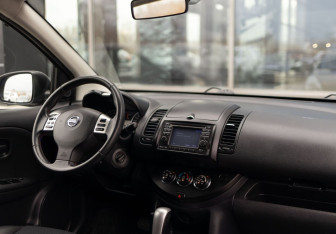 Подержанный автомобиль Nissan Note 2011 года (10 фото)