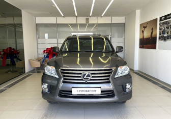 Подержанный автомобиль Lexus LX 2015 года (2 фото)