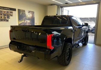 Подержанный автомобиль Toyota Tundra 2022 года (5 фото)