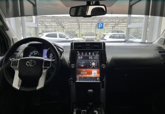 Подержанный автомобиль Toyota Land Cruiser Prado 2011 года (8 фото)