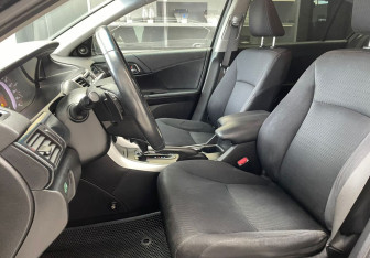 Подержанный автомобиль Honda Accord Sedan 2013 года (10 фото)