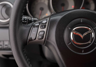 Подержанный автомобиль Mazda 3 Sedan 2006 года (12 фото)