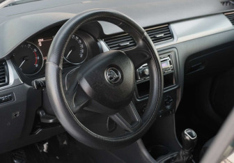 Подержанный автомобиль Skoda Rapid Liftback 2017 года (11 фото)