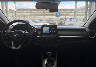 Подержанный автомобиль Kia K3 Sedan 2018 года (9 фото)