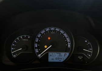 Подержанный автомобиль Toyota Corolla Sedan 2014 года (11 фото)