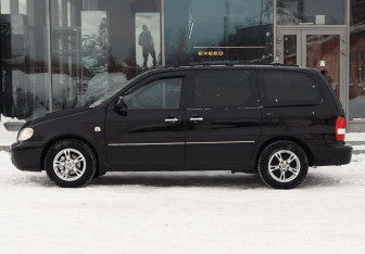 Подержанный автомобиль Kia Carnival 2004 года (8 фото)