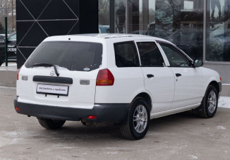 Подержанный автомобиль Nissan AD 2003 года (5 фото)