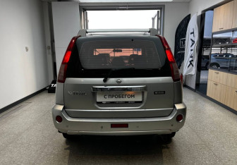 Подержанный автомобиль Nissan X-Trail 2006 года (6 фото)