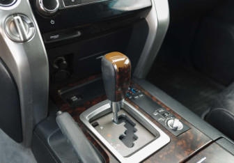 Подержанный автомобиль Toyota Land Cruiser Suv 2012 года (16 фото)