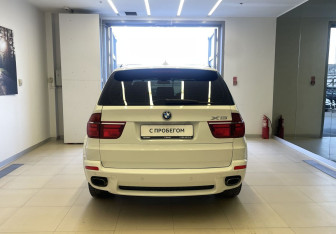 Подержанный автомобиль BMW X5 2013 года (5 фото)