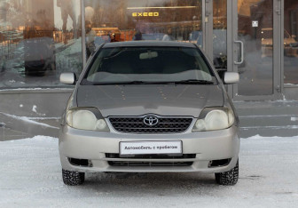 Подержанный автомобиль Toyota Corolla Sedan 2002 года (2 фото)