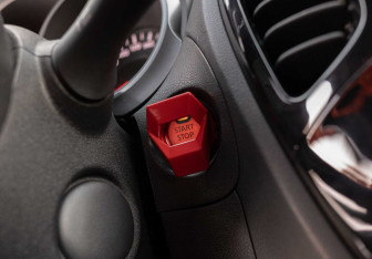 Подержанный автомобиль Nissan Juke 2014 года (15 фото)