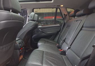 Подержанный автомобиль BMW X5 2008 года (15 фото)