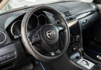 Подержанный автомобиль Mazda 3 Hatchback 2005 года (11 фото)