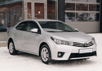Подержанный автомобиль Toyota Corolla Sedan 2014 года (3 фото)