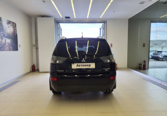 Подержанный автомобиль Mitsubishi Outlander 2008 года (5 фото)