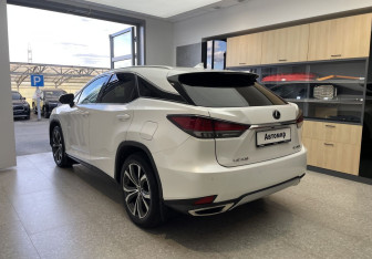 Подержанный автомобиль Lexus RX 2019 года (6 фото)