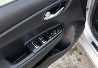 Подержанный автомобиль Kia Rio Sedan 2017 года (15 фото)