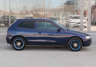 Подержанный автомобиль Mitsubishi Mirage Hatchback 1997 года (4 фото)