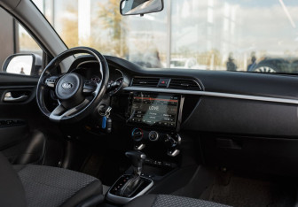 Подержанный автомобиль Kia Rio Hatchback 2018 года (10 фото)