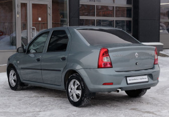 Подержанный автомобиль Renault Logan Sedan 2012 года (7 фото)