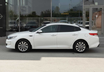 Подержанный автомобиль Kia Optima Sedan 2017 года (8 фото)