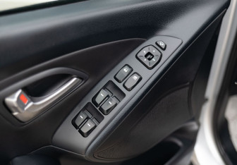 Подержанный автомобиль Hyundai ix35 2012 года (17 фото)