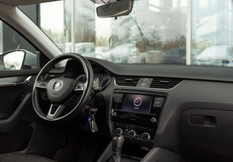 Подержанный автомобиль Skoda Octavia Liftback 2019 года (10 фото)