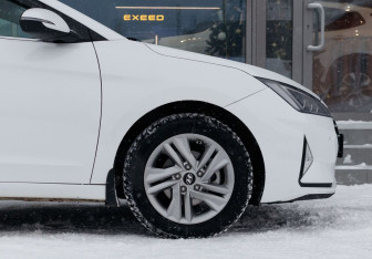 Подержанный автомобиль Hyundai Elantra Sedan 2019 года (9 фото)