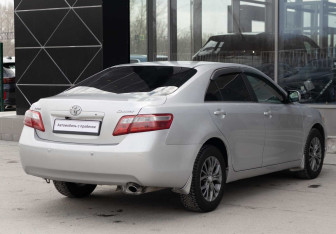 Подержанный автомобиль Toyota Camry Sedan 2007 года (5 фото)
