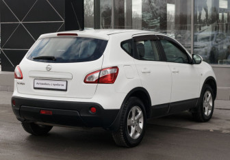 Подержанный автомобиль Nissan Qashqai 2012 года (5 фото)