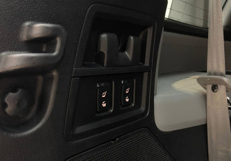 Подержанный автомобиль Toyota Sequoia 2011 года (17 фото)